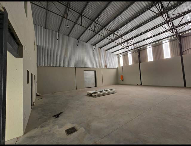 350M² WAREHOUSE TO LET IN CLEVELAND